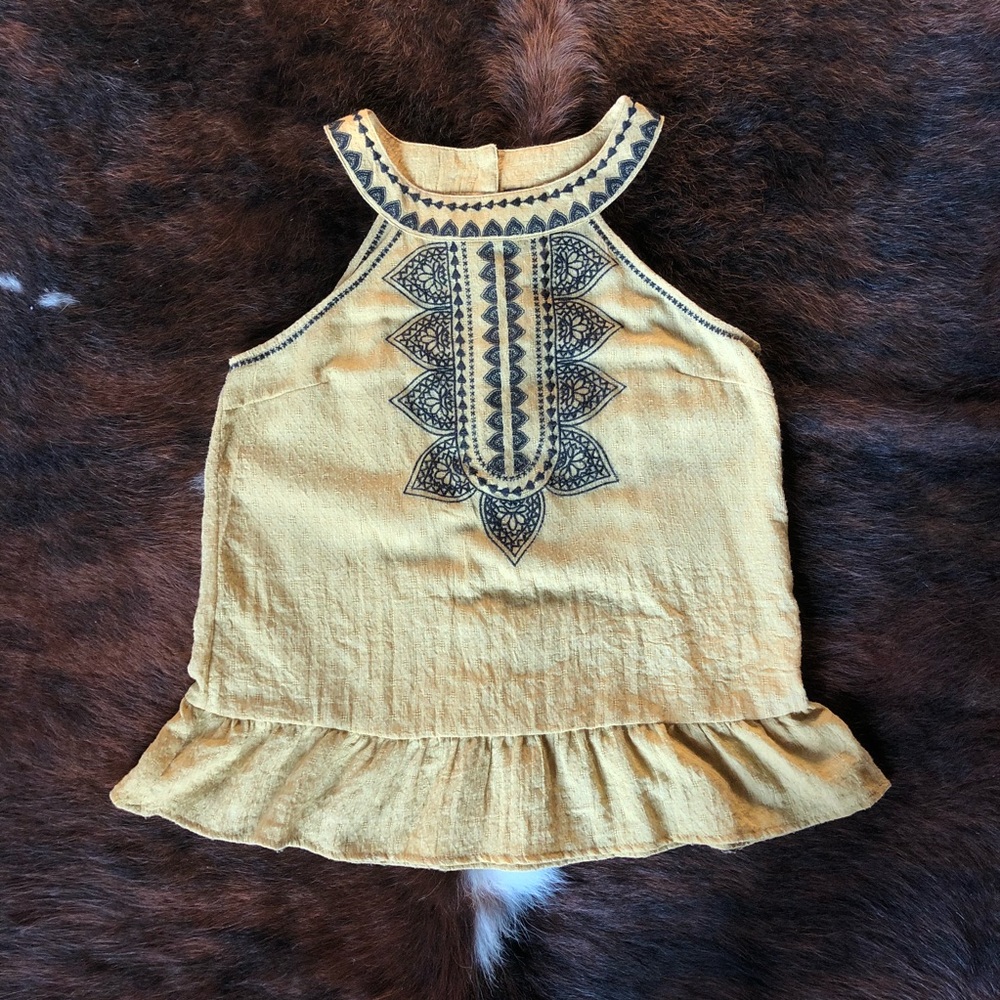 Dull yellow tank with embroidery